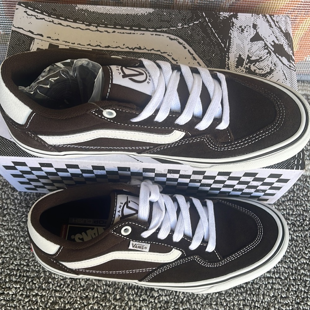 Vans Men’s Rowan
Dark Brown
VN0A5JICDRB
Sneakers - Picture 3 of 16